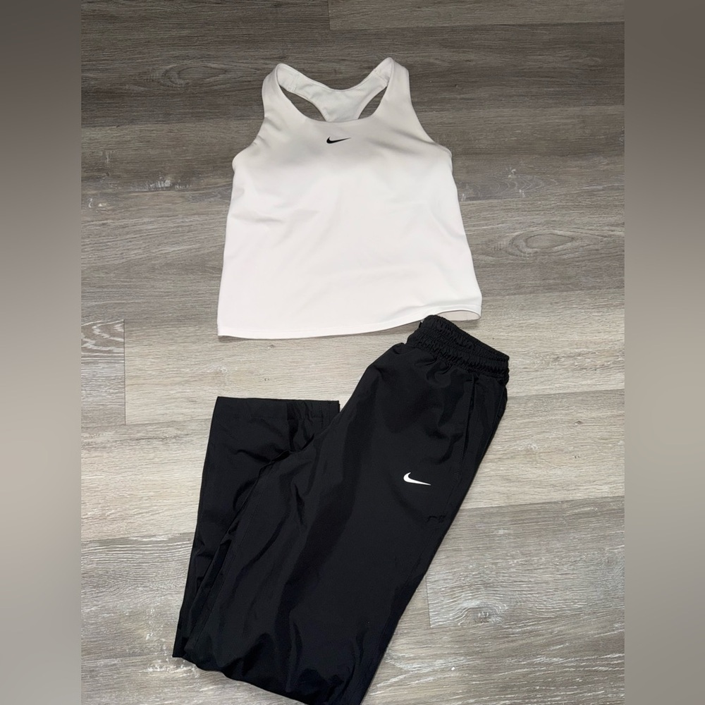 Nike set pants & tank size M/L for girls 👧